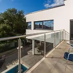 Keke Villa *
