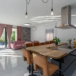 Keke Villa *