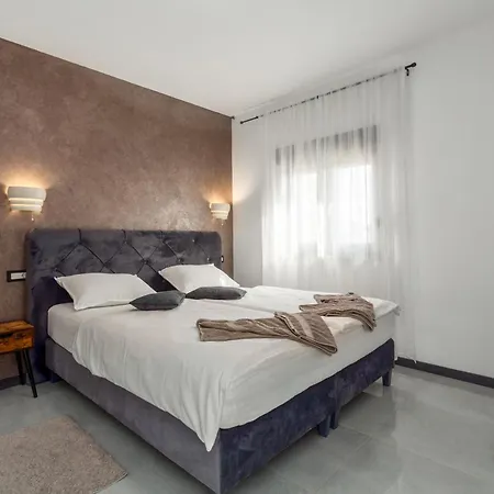 Keke Villa *